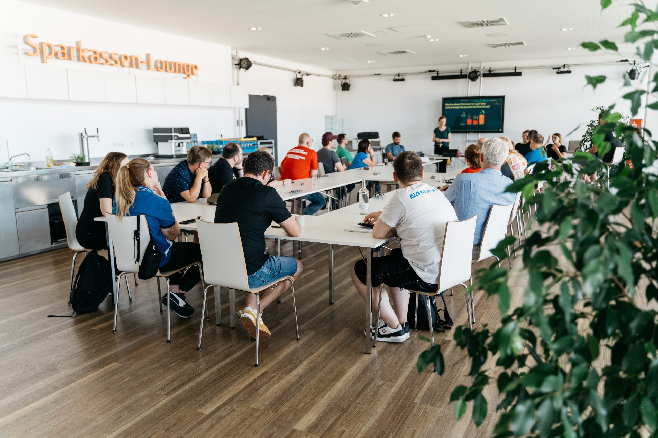 Workshop inklusive Kommunikation in der Sparkassen Lounge im Stadion Essen